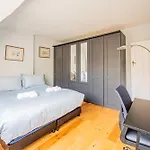 Bright 1-Bed Flat With Balcony In West Kensington