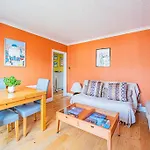 Bright 1-Bed Flat With Balcony In West Kensington