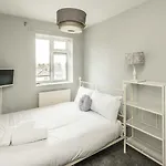 Spacious 3Br Flat With Balcony Near Tottenham Hale