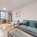 Chic High Barbican Apt - Heart Of London