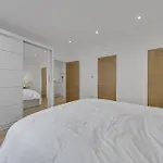 Deluxe 1-Bedroom Apartment