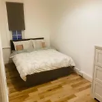 1 Bed Flat In Little Venice