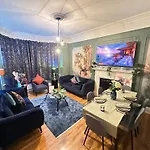 Oxford St Luxurious Villa