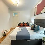 Oxford St Luxurious Villa