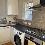 Victorian Building - Sleeps 5 - Pet Friendly
