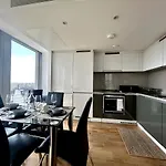 Luxe , Balcony , Gym , City Views , 5 Minutes To Station