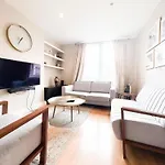 Hammersmith 2 Bedroom Flat River Thames