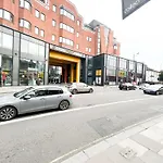 Hammersmith 2 Bedroom Flat River Thames