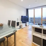 New Chic Luxury Flat View At Isle Of Dogs And The City