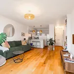 Bright 1Br Apartment With Balcony, Central London