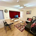 1Bf-Sleeps4-Freeparking-Pets-Wifi- London