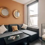 Modern And Spacious Duplex In Earls Court