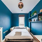 Cosy 2-Bed Poplar Flat W/ City Views