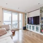 Cosy 2-Bed Poplar Flat W/ City Views