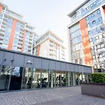 32 Ross Apartment, Canary Wharf Area