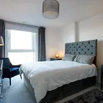 32 Ross Apartment, Canary Wharf Area