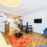 Modern Apartments - 5 Mins To Whitechapel Station