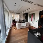 Modern 1 Bedroom Luxury Apt