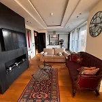 Modern 1 Bedroom Luxury Apt