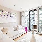 Stylish Battersea Apartment With Balcony