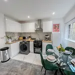 Sleek 1-Bed Studio Flats In Euston, Islington Near Regents Park