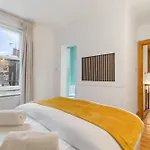 Elegant 3-Bedroom Apartment In The Heart Of Piccadilly Circus No Lift- 4Gl