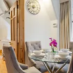 Elegant 3-Bedroom Apartment In The Heart Of Piccadilly Circus No Lift- 4Gl