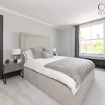 Luxury Chelsea House With Parking