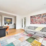 Beautifully Furnished Flat Near Hyde Park
