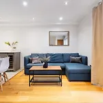 London Eye ,Split Level And Private Patio,Sleeps 6