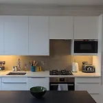 Stylish 2Br Chelsea Penthouse With Private Rooftop