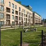 Chic Lakeside Apartment W Free Parking Near Excel