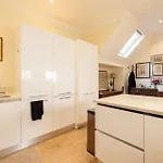 Large 3-Bed 5-Guest 1841 Duplex House Paddington