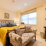Large 3-Bed 5-Guest 1841 Duplex House Paddington