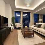 Large Luxury Riverside 2 Bedroom Apartment In Battersea