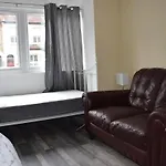 7 Bedroom, 3 Bathrooms, Garden, 20 Mins To Centre