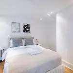 The Urban Minimalist- Notting Hill 2 Bed