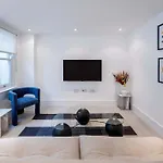 The Urban Minimalist- Notting Hill 2 Bed