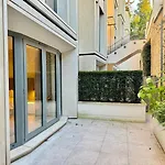 Holland Park 3 Bedroom Apartment