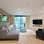 Luxury Boutique Designer Apartment- Tube Access- Zone 1