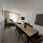 Lovely 2-Bed Apartment In London