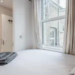 Bright 2-Bedroom Flat In Chelsea