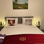 London 2 Bed 2 Bath Apartment Holiday Home - Free Parking - 3Min Walk To The Train Station - 19Min To London Liverpool Street 5Min To Victoria Line 1Gb Broadband Super Fast Internet Ground Floor 100S Of Shops Restaurants Bakeries 24-Hour Asda Superst