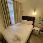 2 Bedroom Flat Ground Floor