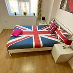 Cosy 3 Bedroom House Near Stratford,Olympic Park, E15