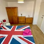 Cosy 3 Bedroom House Near Stratford,Olympic Park, E15