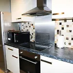 Great Location, Direct Links To London Bridge!