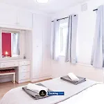 Central And Cozy 2Br By Ls2G Short Lets & Serviced Accommodation Greater London With Free Wifi