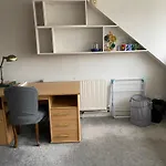 En-Suite Studio In Family House With Dog-White City, Westfield