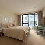 New 3 Bedroom Near Tower Bridge